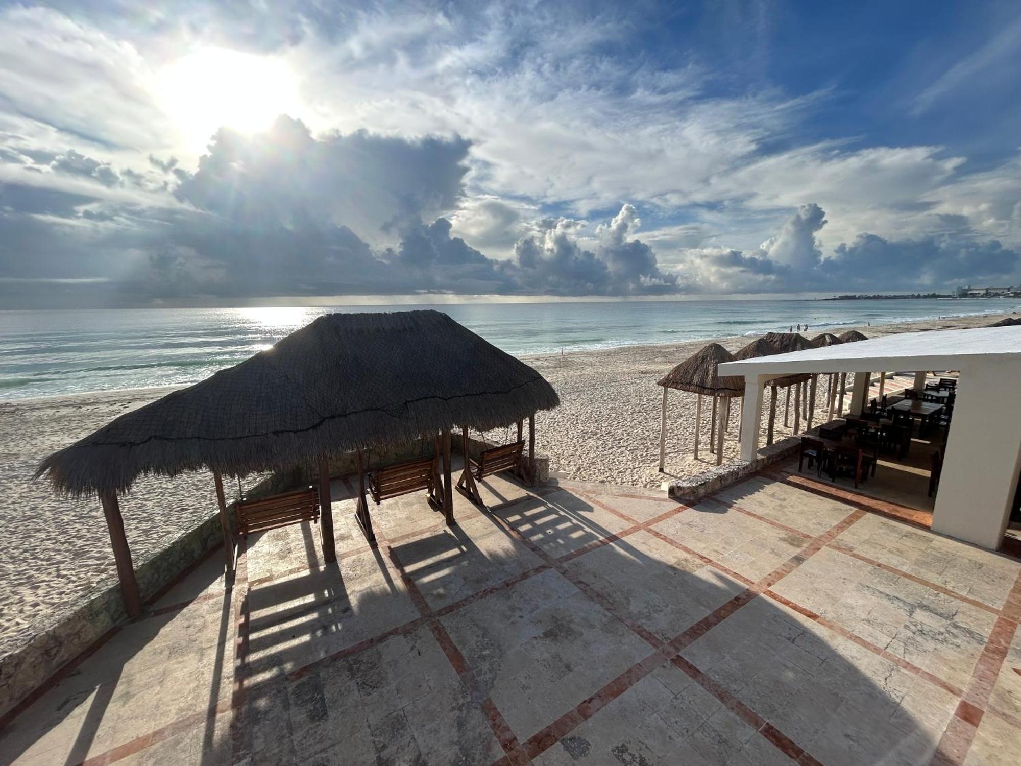 Solymar Beach Condos Cancun Exterior photo