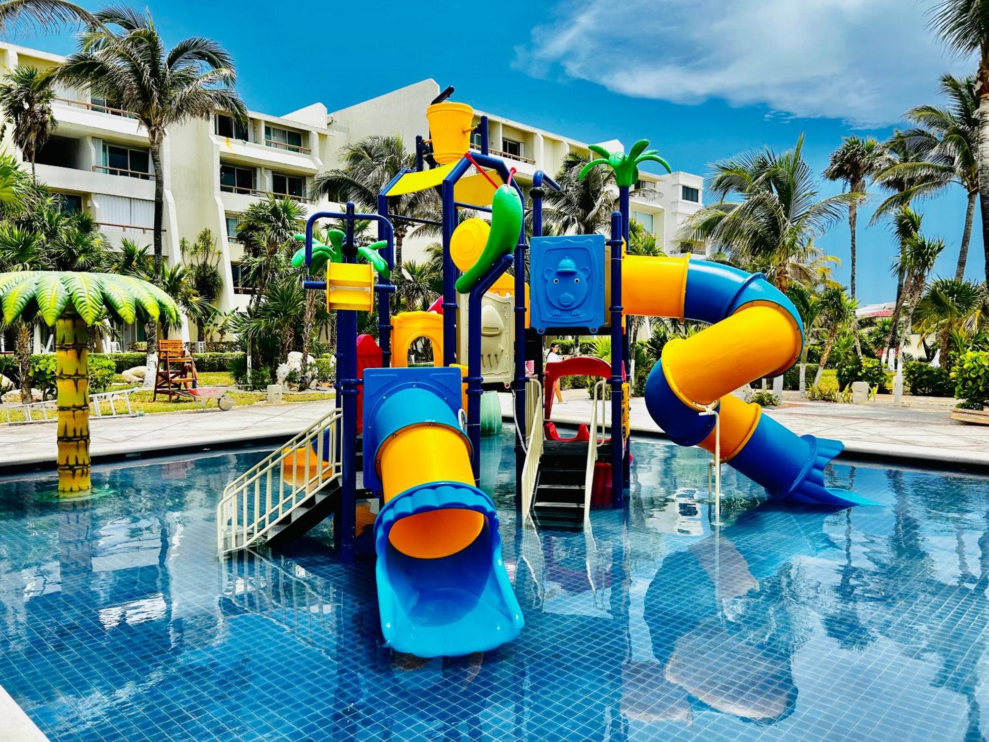 Solymar Beach Condos Cancun Exterior photo