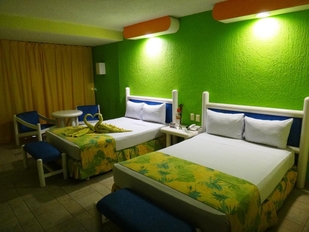 Solymar Beach Condos Cancun Exterior photo