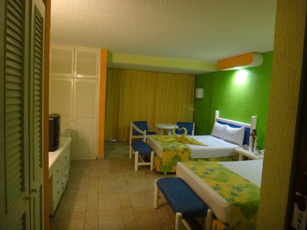 Solymar Beach Condos Cancun Exterior photo